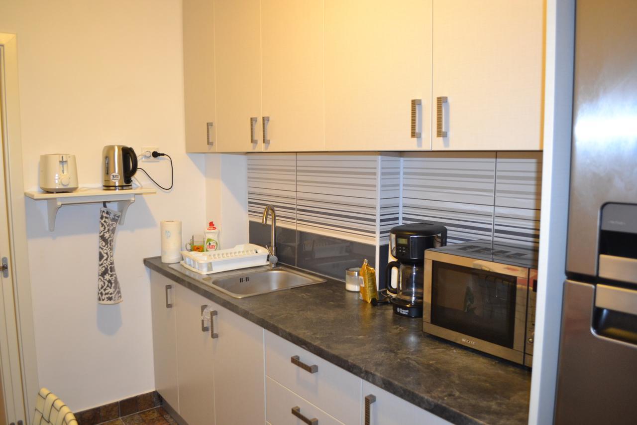 Апартаменти Victoria Plaza Two Bdr Apt Бухарест Екстер'єр фото